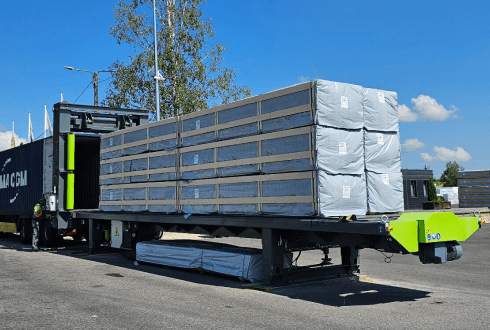 Automatizētā konteineru uzlādes sistēma iekrauj koka produktus konteinerī