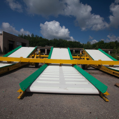 Hopper conveyor for bulk cargo